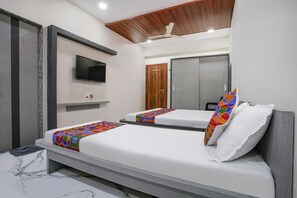 Egyptian cotton sheets, premium bedding, in-room safe, free WiFi - Fabhotel Priya Lodging (Niphad)