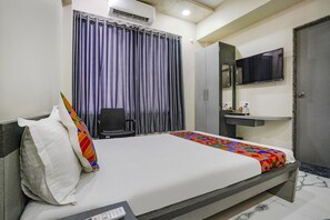 Egyptian cotton sheets, premium bedding, in-room safe, free WiFi