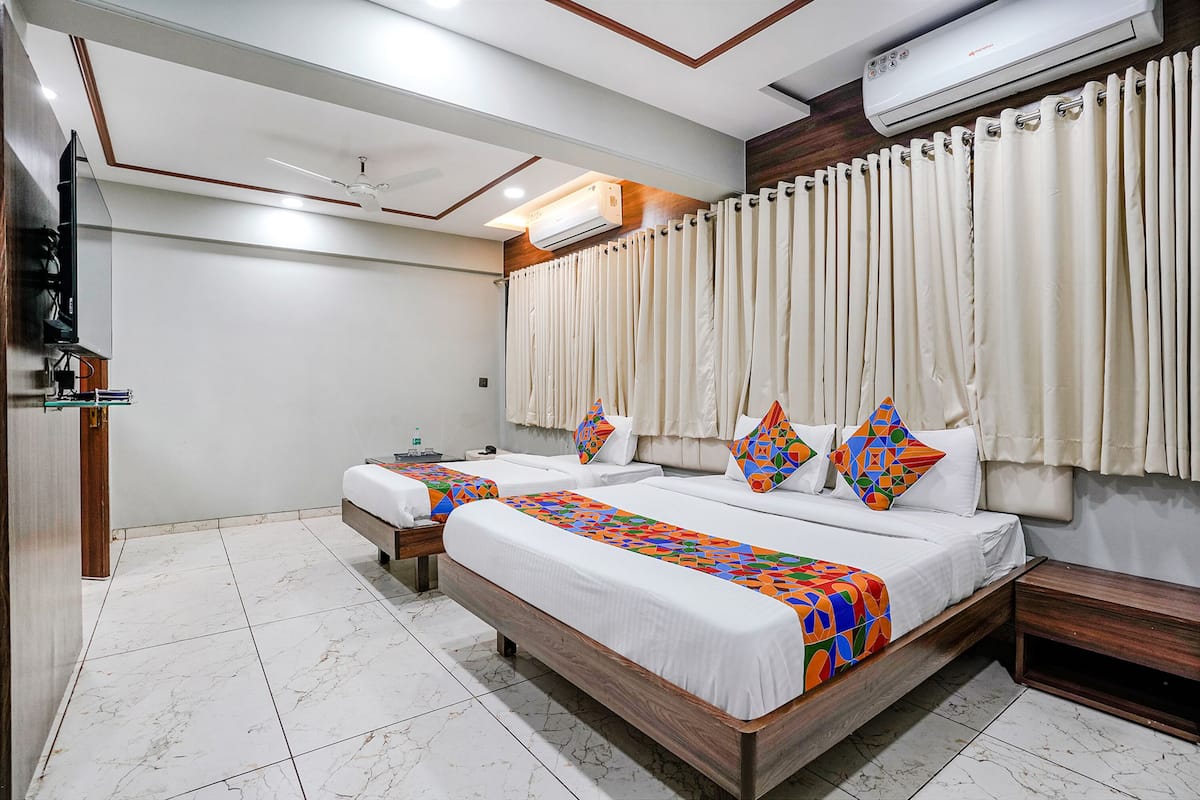 Egyptian cotton sheets, premium bedding, in-room safe, free WiFi