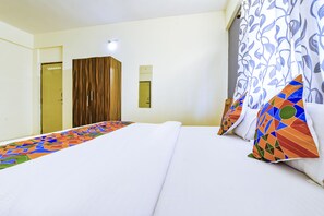 Egyptian cotton sheets, premium bedding, in-room safe, free WiFi - Via Tasty Buds - 300m From Calangute Beach (Baga)