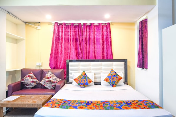 Deluxe Room | Egyptian cotton sheets, premium bedding, in-room safe, soundproofing