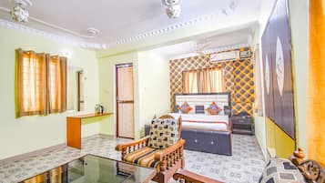 Egyptian cotton sheets, premium bedding, in-room safe, soundproofing