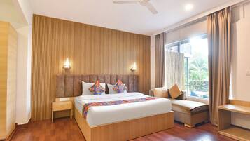 Egyptian cotton sheets, premium bedding, in-room safe, free WiFi