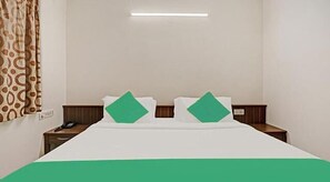 Egyptian cotton sheets, premium bedding, in-room safe, free WiFi - Fabexpress The Trinity Woods (Bengaluru)