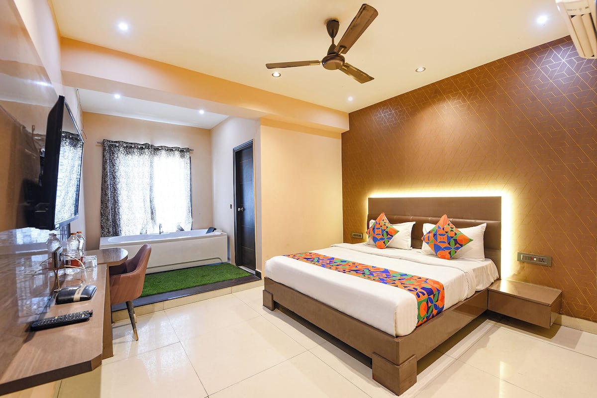 Deluxe Room | Egyptian cotton sheets, premium bedding, in-room safe, free WiFi