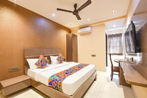 Egyptian cotton sheets, premium bedding, in-room safe, free WiFi - Fabhotel 19 West (New Delhi)