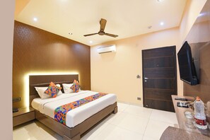 Deluxe Room | Egyptian cotton sheets, premium bedding, in-room safe, free WiFi - Fabhotel 19 West (New Delhi)