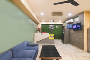 Reception - Fabhotel 19 West (New Delhi)