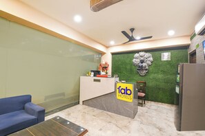 Reception - Fabhotel 19 West (New Delhi)