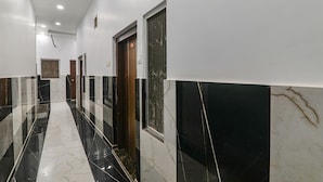 Lobby - Fabexpress Hanuman Ji (Faizabad)