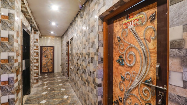 Lobby - Fabexpress Hanuman Ji (Faizabad)