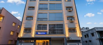 Fabhotel White House Inn
