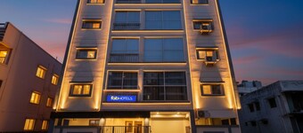 Fabhotel White House Inn