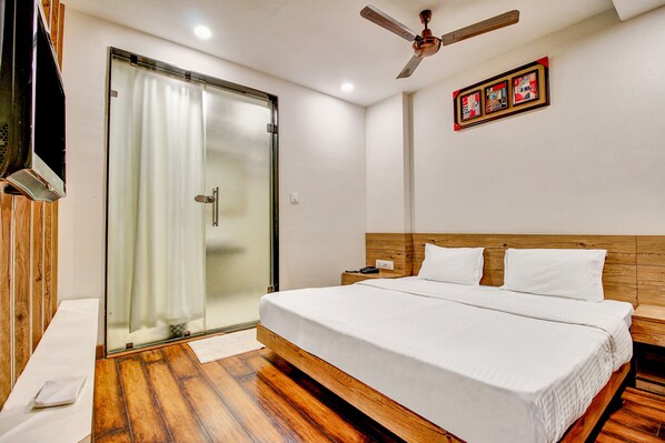 Executive Room | Egyptian cotton sheets, premium bedding, in-room safe, free WiFi - FabHotel prime Manjeet (Bhopal)