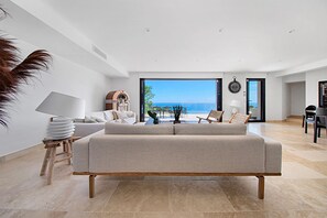 Smart TV, chimenea, reproductor de DVD, estéreo