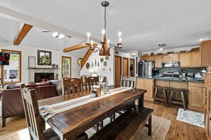 Dining - Lakefront Retreat in Gated Arrowhead Lake Community (Pocono Lake)