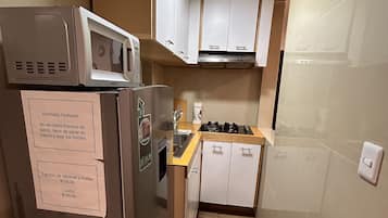 Fridge, microwave, stovetop, electric kettle