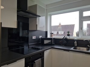 Appartamento | Cucina privata | Frigorifero, microonde, forno, piano cottura