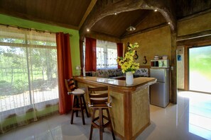 Fridge, microwave, oven, stovetop - Villa Rústica Arenal: With Free Sloths Territory Pass! (La Fortuna)