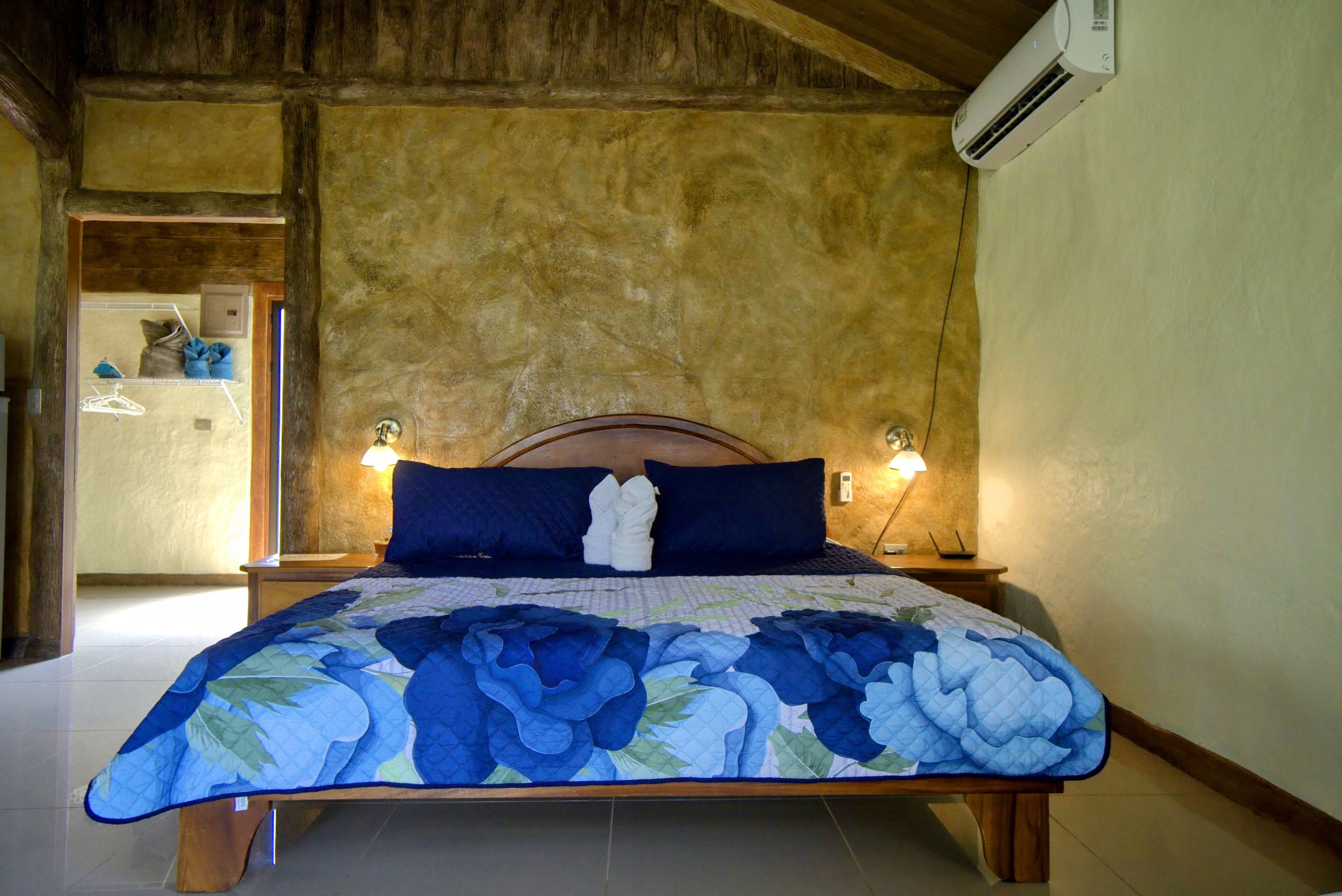 1 habitación, tabla de planchar con plancha, wifi gratis y ropa de cama 