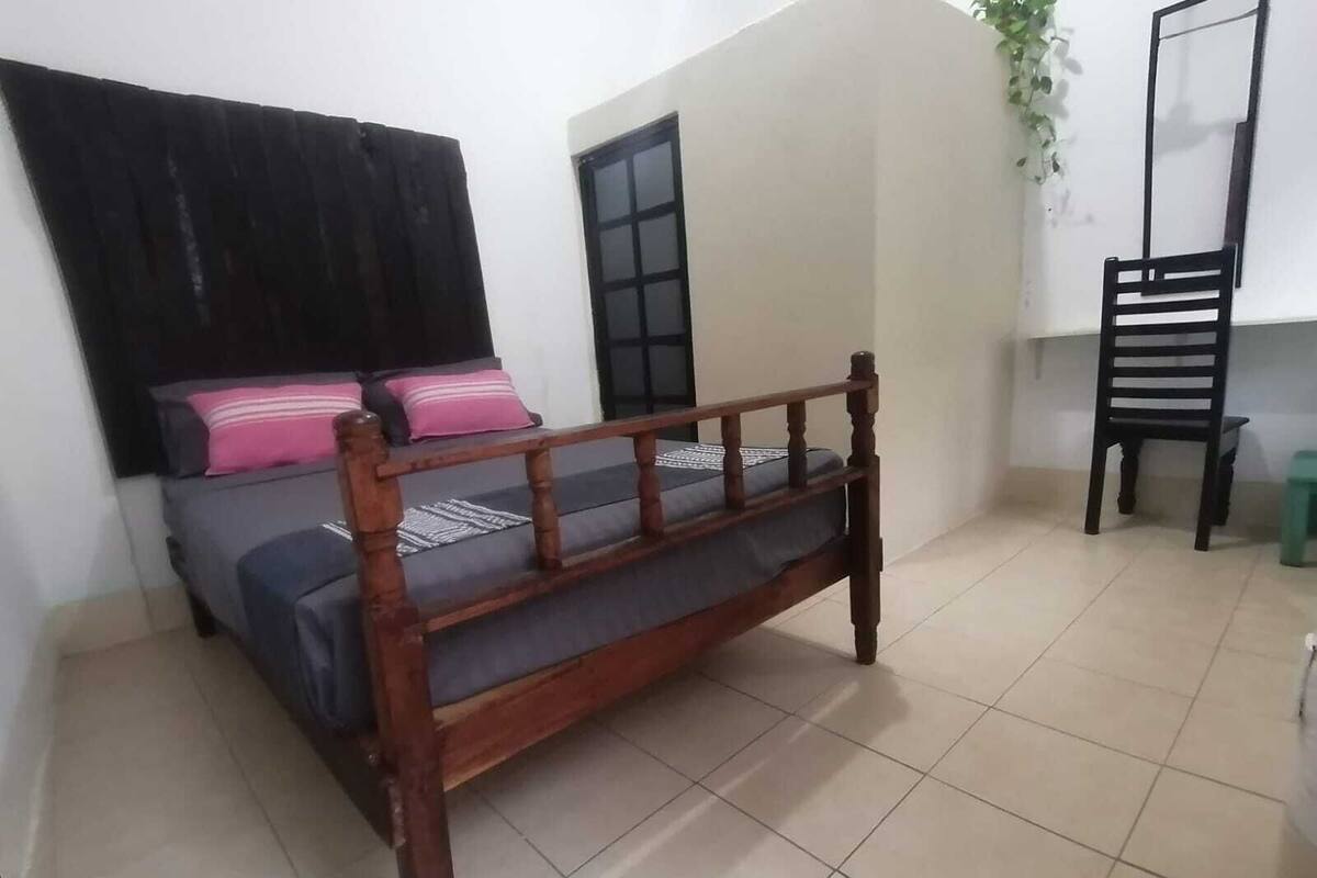 Basic Single Room | WiFi (free)