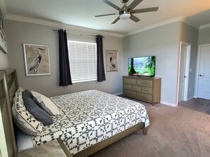 4 bedrooms, desk, WiFi, bed sheets