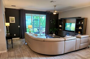 智能電視、電子遊戲、DVD 播放機、書籍