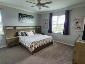 4 多间卧室、办公桌、WiFi、床单