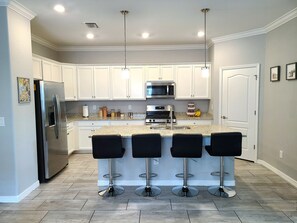 雪櫃、微波爐、焗爐、爐具