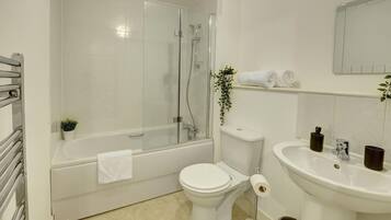 Apartment | Bathroom | Combined shower/bathtub, deep-soaking bathtub, hair dryer, towels