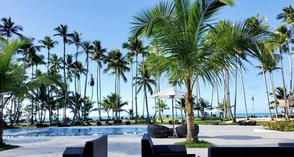 Serene & Relaxing Beach Oasis ~ 3 Balconies ~ Pool