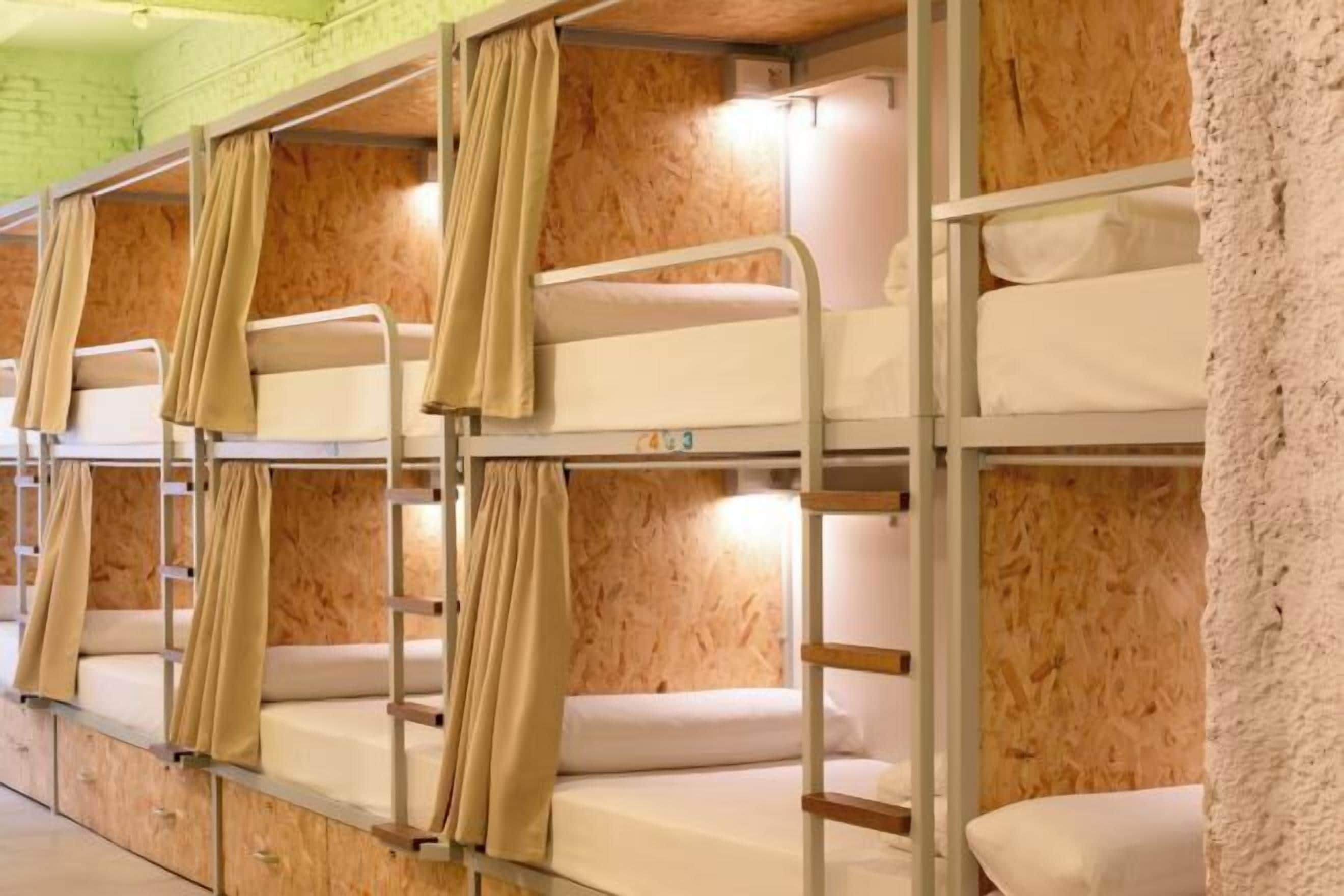 암막 커튼, 방음 설비, 무료 WiFi, 침대 시트