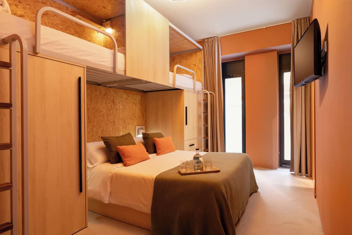 Blackout curtains, free WiFi, bed sheets