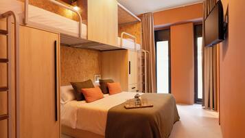 Langsir/tirai gelap terus, kalis bunyi, Wi-fi percuma, cadar katil