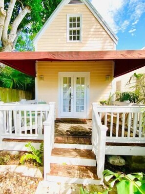 Terrace/patio - Charming 1BR Cottage : Steps from Hemingway House & Old Town (Key West)