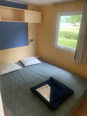 3 bedrooms - Mobil Home 6 Places Dans Camping Avec Piscine a 20 mn du Puy du Fou (La Boissière-de-Montaigu)