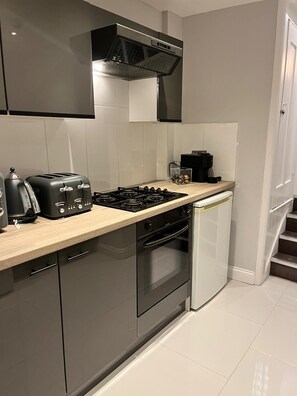 Refrigerador, microondas, horno, placa de cocina