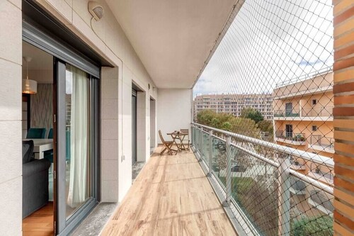 Modern 2-bedroom apartment 15 min from city center