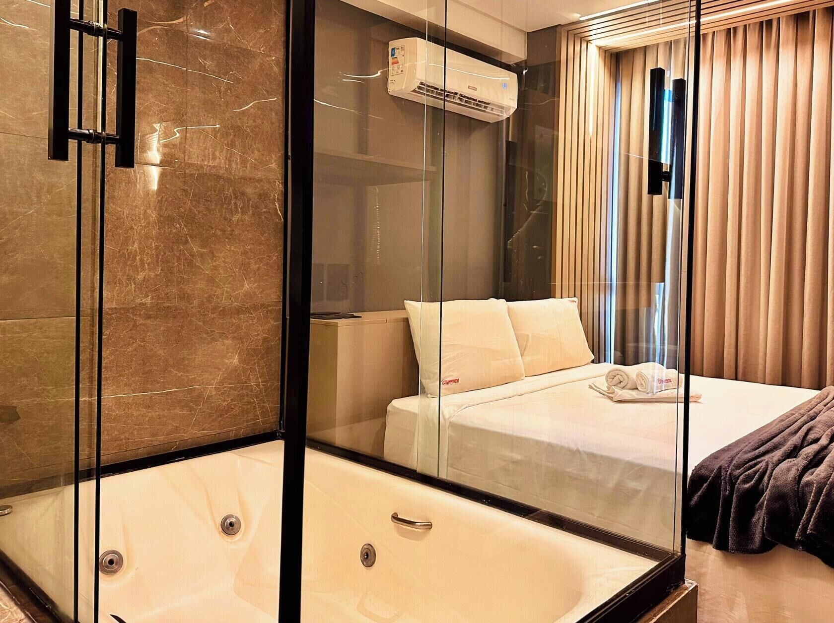 Suite de lujo | Wifi gratis, muebles diferentes y ropa de cama 