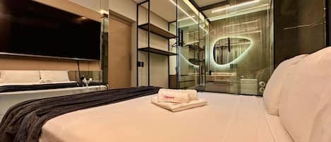 Suite de lujo | Muebles diferentes, wifi gratis y ropa de cama
