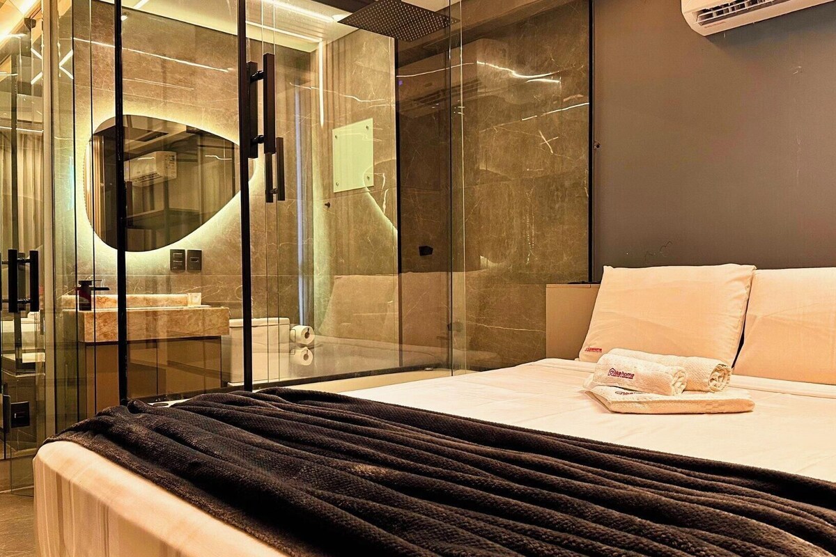 Luxury Suite | WiFi (free), individually furnished, bed sheets