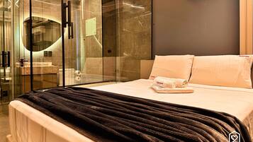 Luxury Suite | Individually furnished, free WiFi, bed sheets