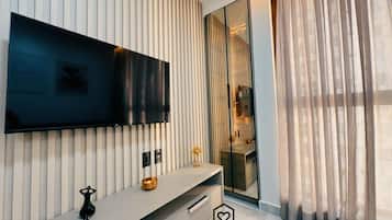 Studio | Oppholdsområde | En 32-tommers TV med digitale kanaler