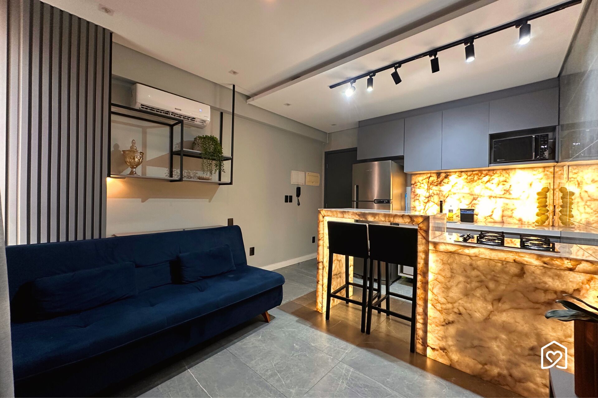 Suite Luxury | Area soggiorno | TV 32 pollici con canali digitali