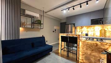 Suite Luxury | Area soggiorno | TV 32 pollici con canali digitali