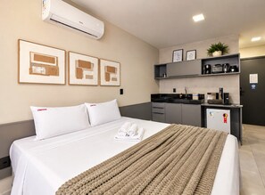 Basic Triple Room | Free WiFi, individually furnished, bed sheets - Co-House (João Pessoa)