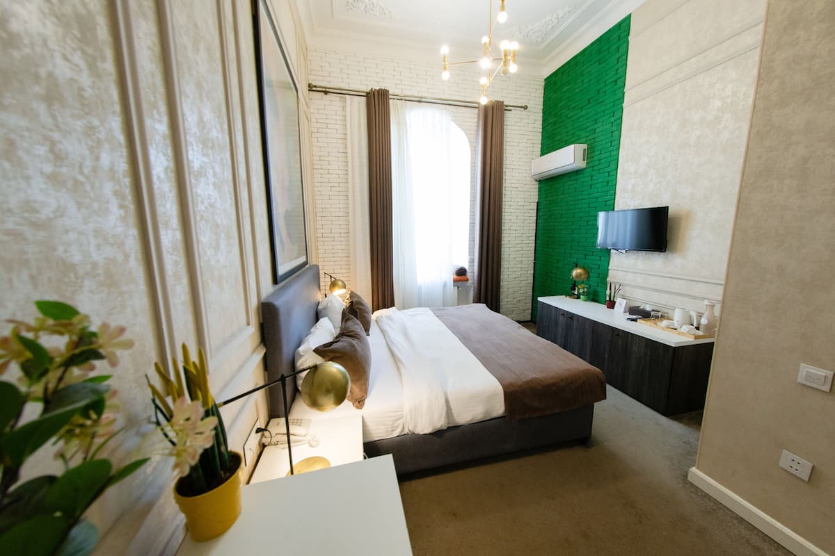 Kamar Double Desain | Setrika/meja setrika, Wi-Fi gratis, dan seprai linen