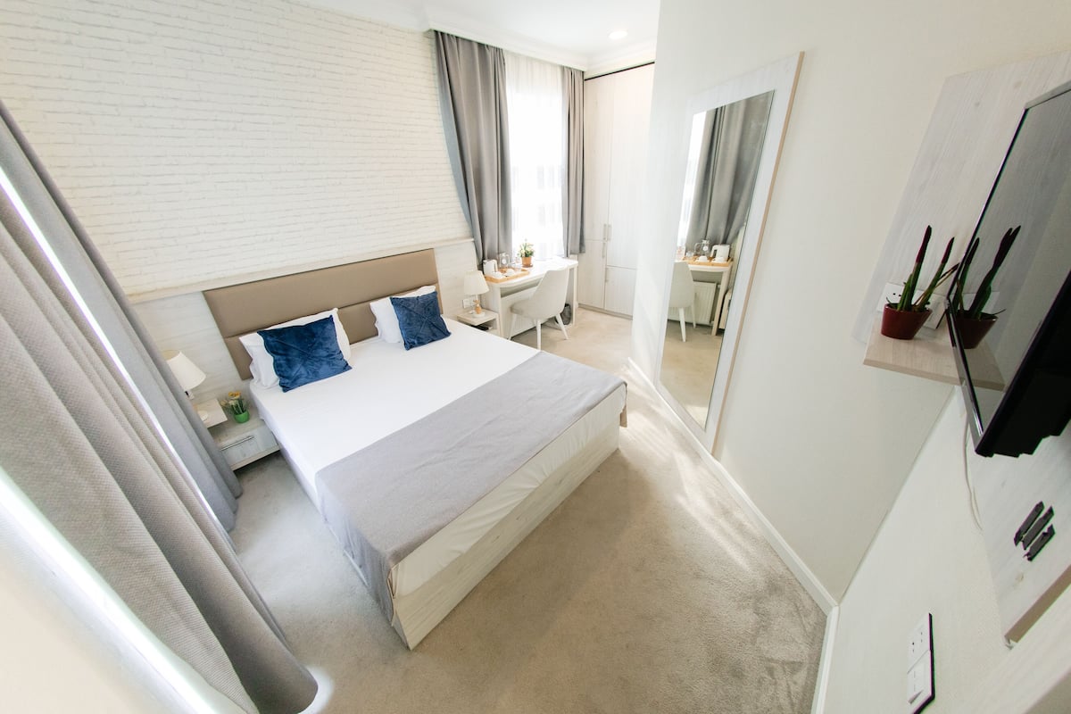 Kamar Double Standar | Setrika/meja setrika, Wi-Fi gratis, dan seprai linen