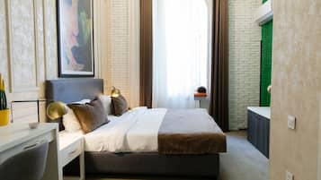 Habitación de diseño doble | Tabla de planchar con plancha, wifi gratis, ropa de cama