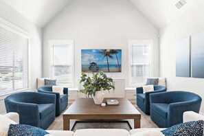 Smart TV - Blue Retreat - 3 King Suites! (Waco)
